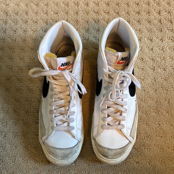 Nike Blazers - Picture 2 of 7